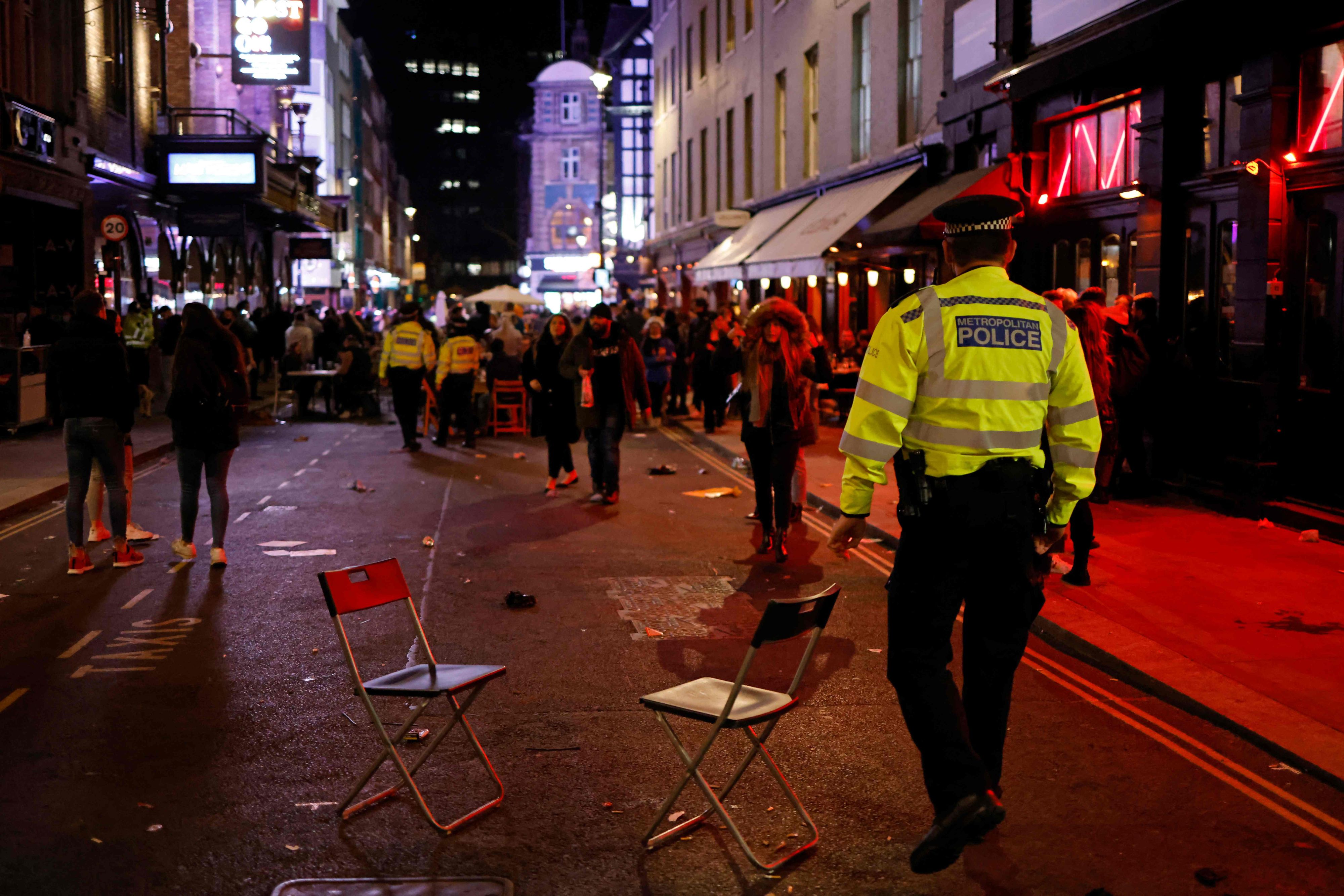 "Systemische Probleme beim Kinderschutz": Ein Polizist im Londoner Stadtviertel Soho.