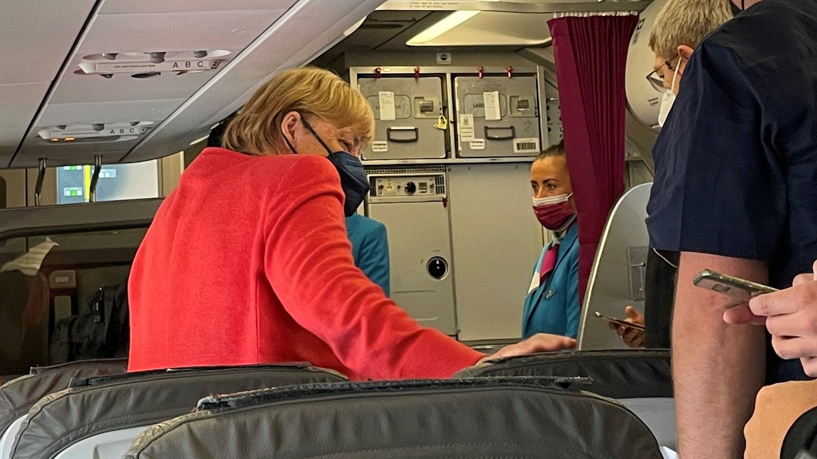 Deutschlands Altkanzlerin Angela Merkel im Eurowings-Jet