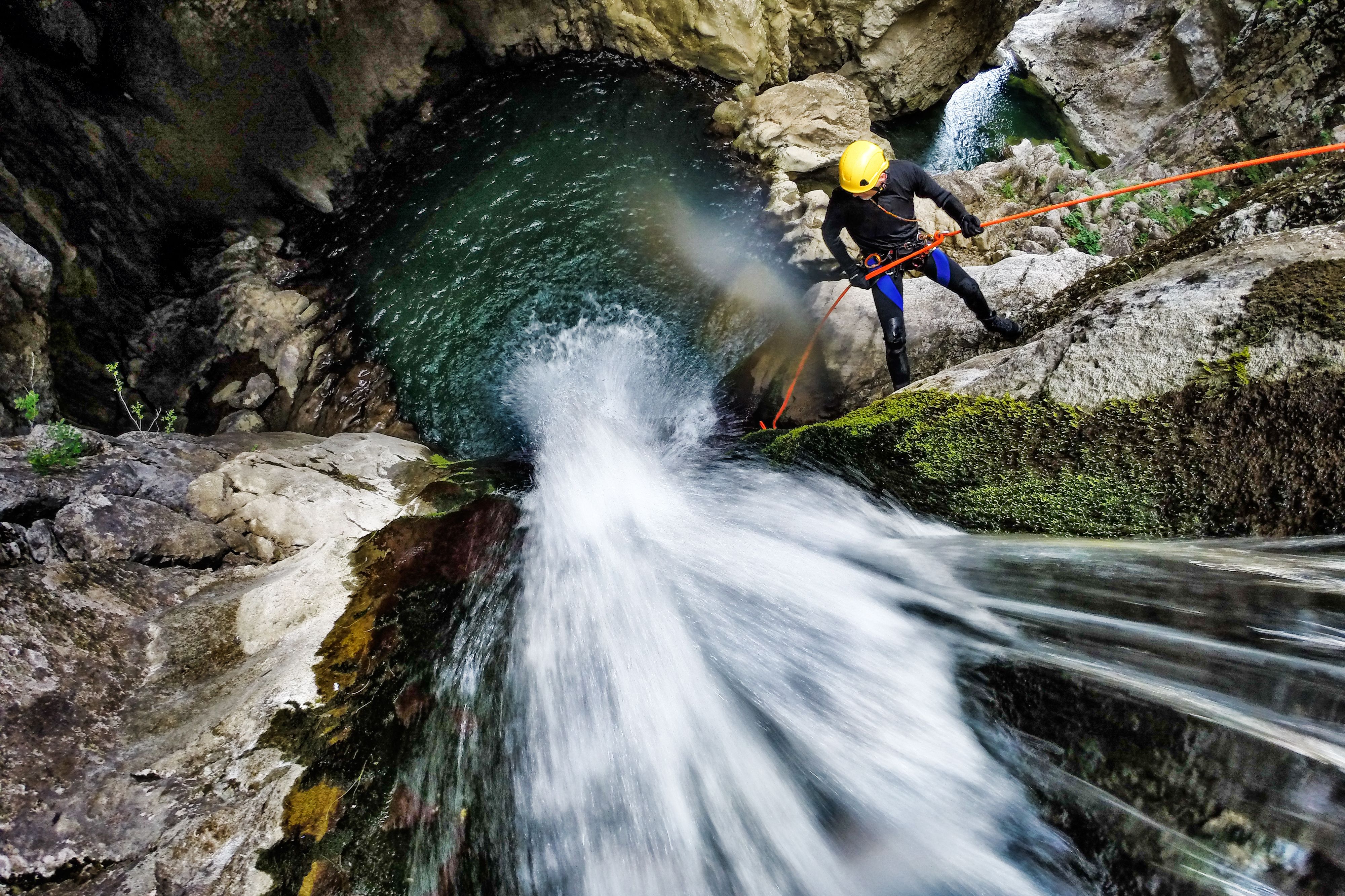 Am Montag (08.08.2022) ereignete sich ein tödlicher Canyoningunfall in Tirol. Symbolbild. 