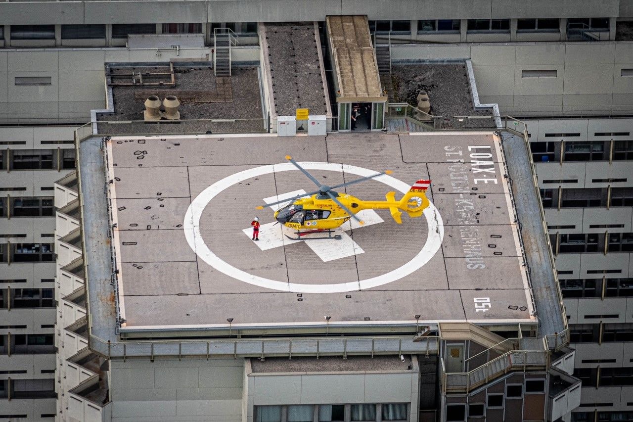 Heute.at - Teen (16) kauft Riesenböller, kämpft nun ums Überleben