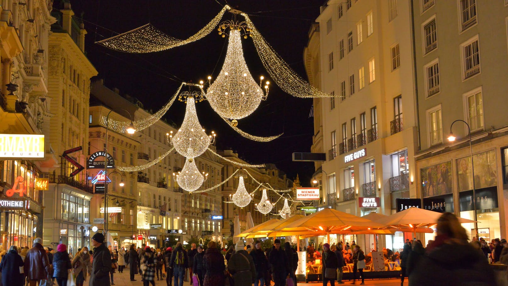 Normalerweise erstrahlt die Weihnachtsbeleuchtung in der Wiener Innenstadt ab Mitte November.