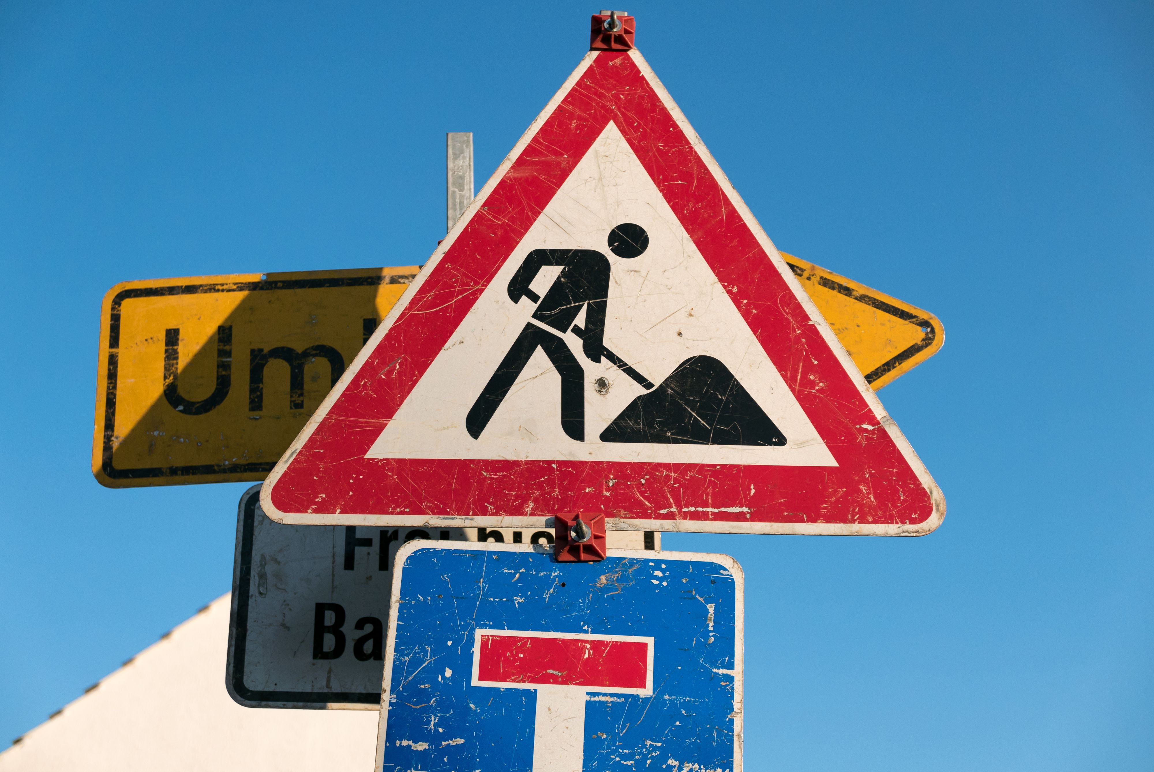 In Wien starten im August neue Straßenbaustellen, es kommt zu Fahrbahnsperren und Umleitungen.