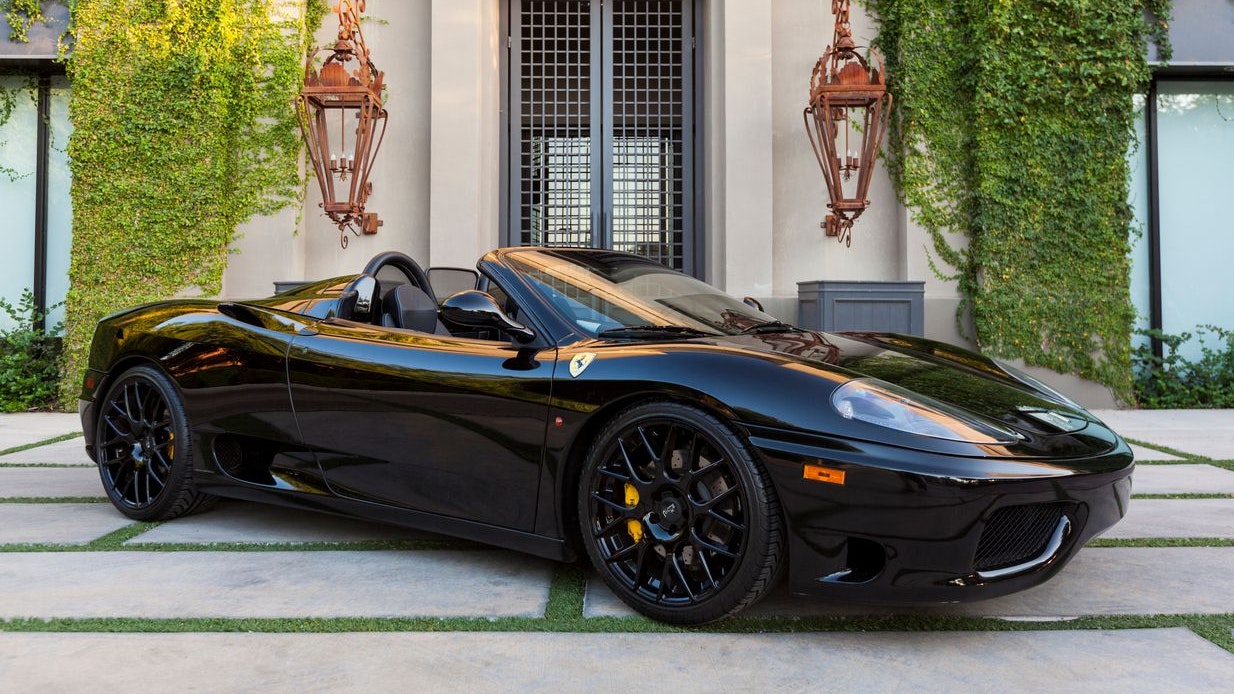 Ein Ferrari-Besitzer vermisst seinen geliebten Sportwagen.