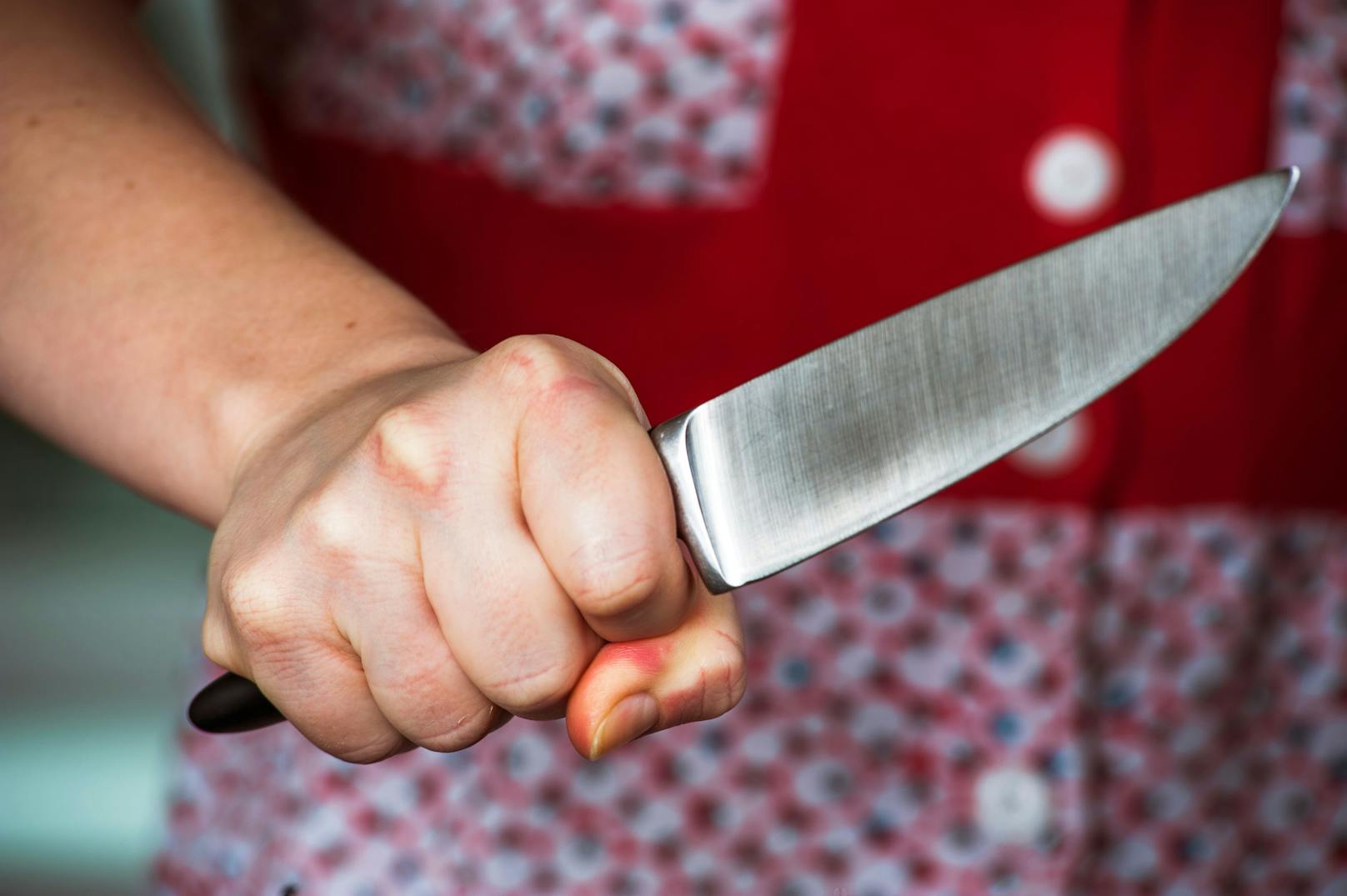 Angestellte (38) bedrohte Hotel-Chefin mit Messer