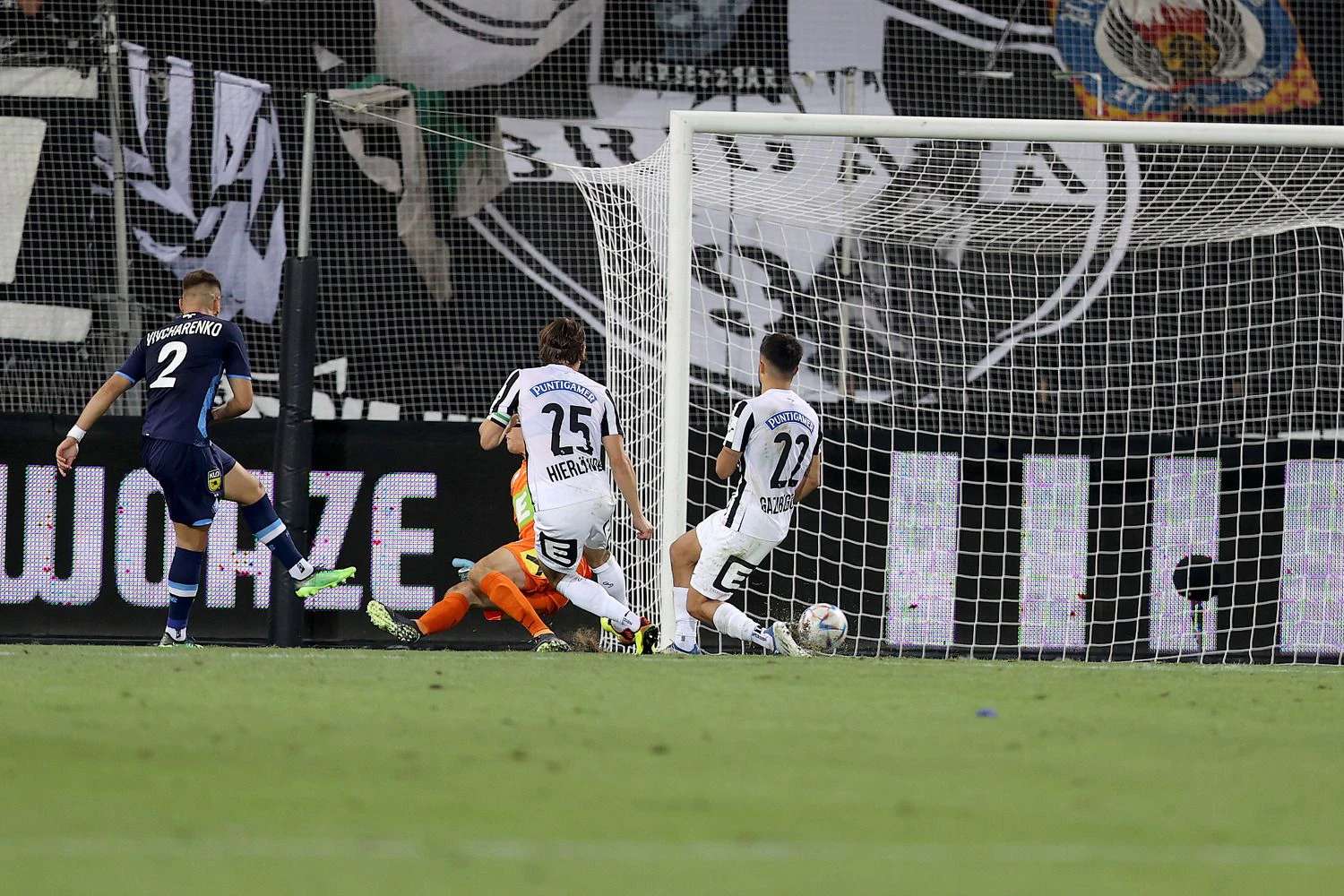 Hier schießt Kostiantyn Vivcharenko Dynamo zum Aufstieg.