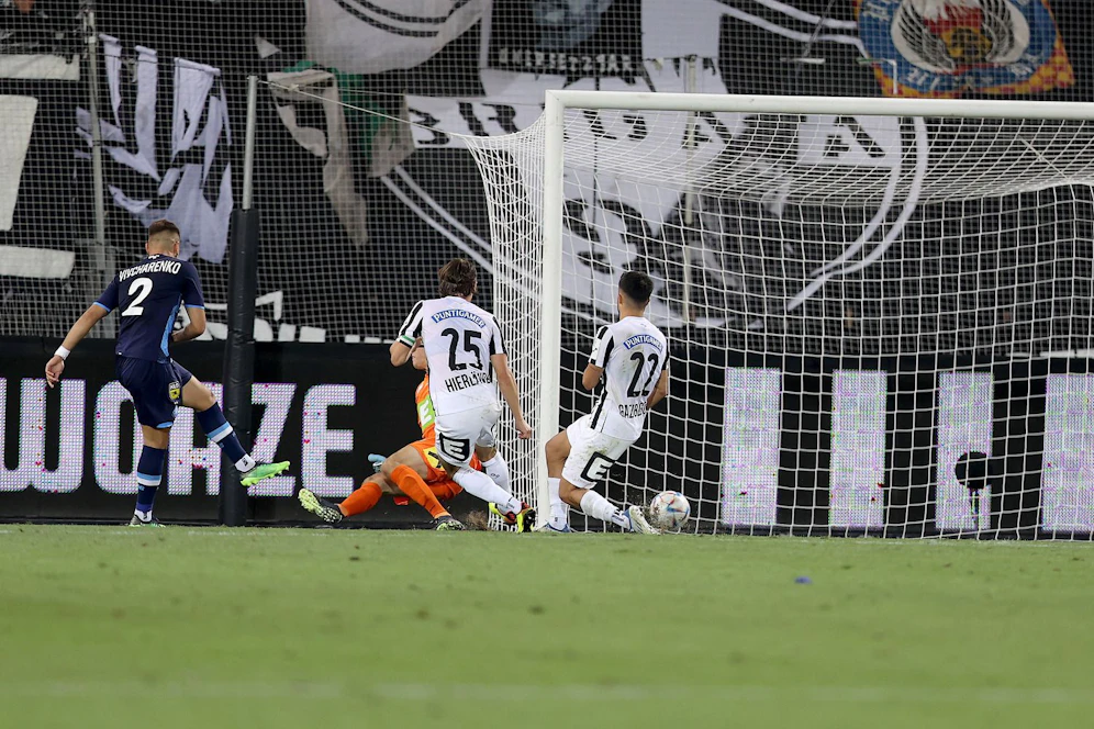 Hier schießt Kostiantyn Vivcharenko Dynamo zum Aufstieg.