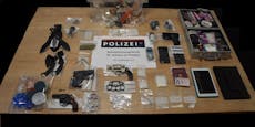 Razzia! Waffen und Drogen in Dealer-Wohnung gefunden