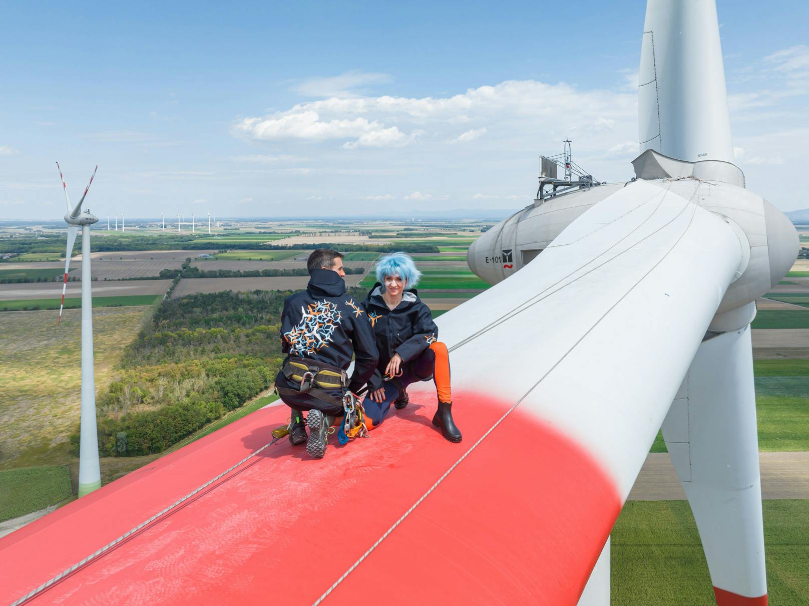 Modisch ging es auf einem Windrad von Wien Energie mit einer Nabenhöhe von 135 m und einem Rotordurchmesser von 101 m in Andlersdorf zu.