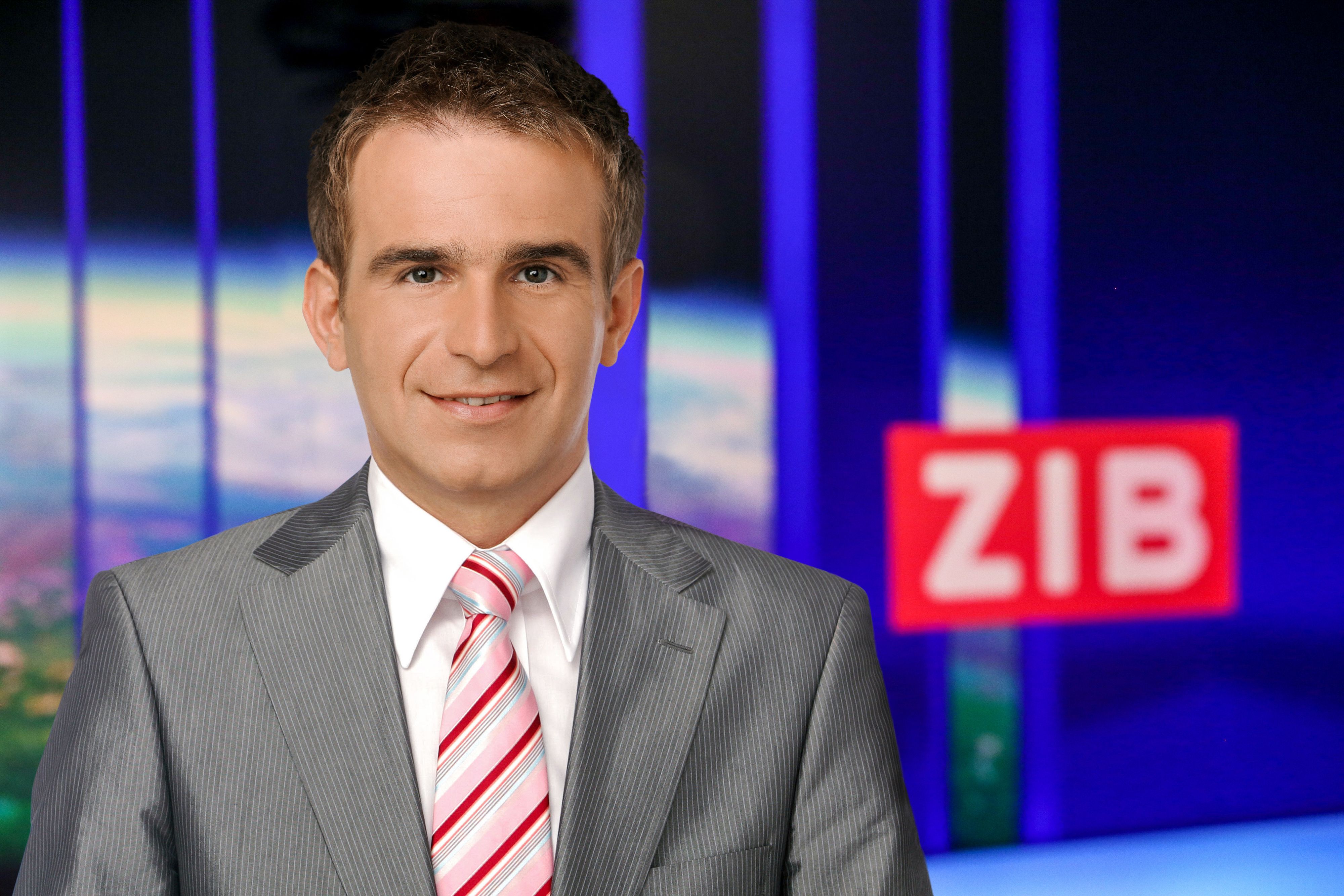 Porträt von Moderator Peter Teubenbacher.