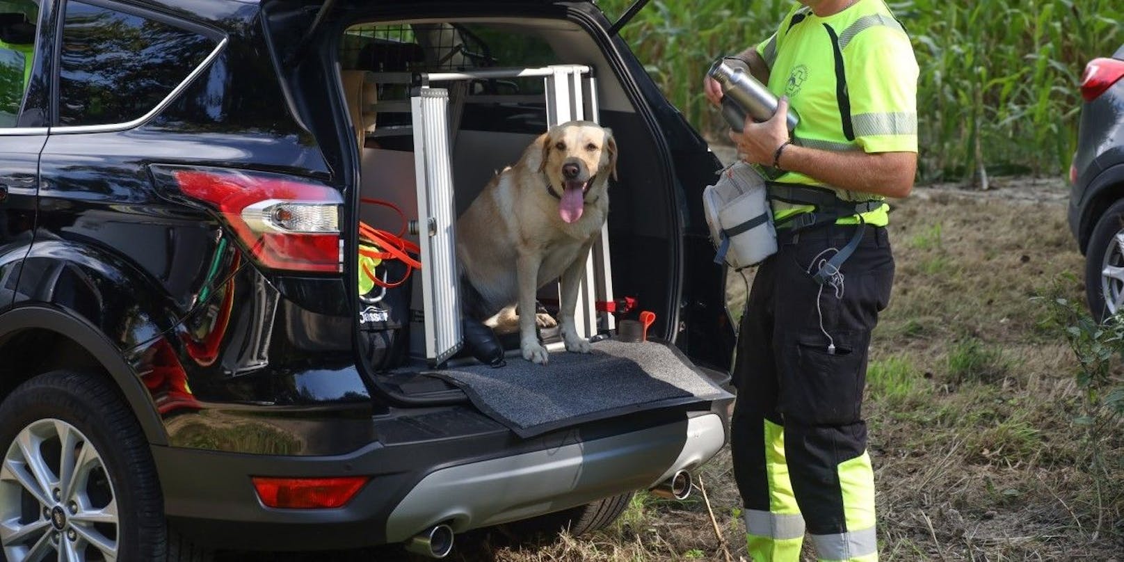 Unterstützt wurde die Suche von Rettungshunden.