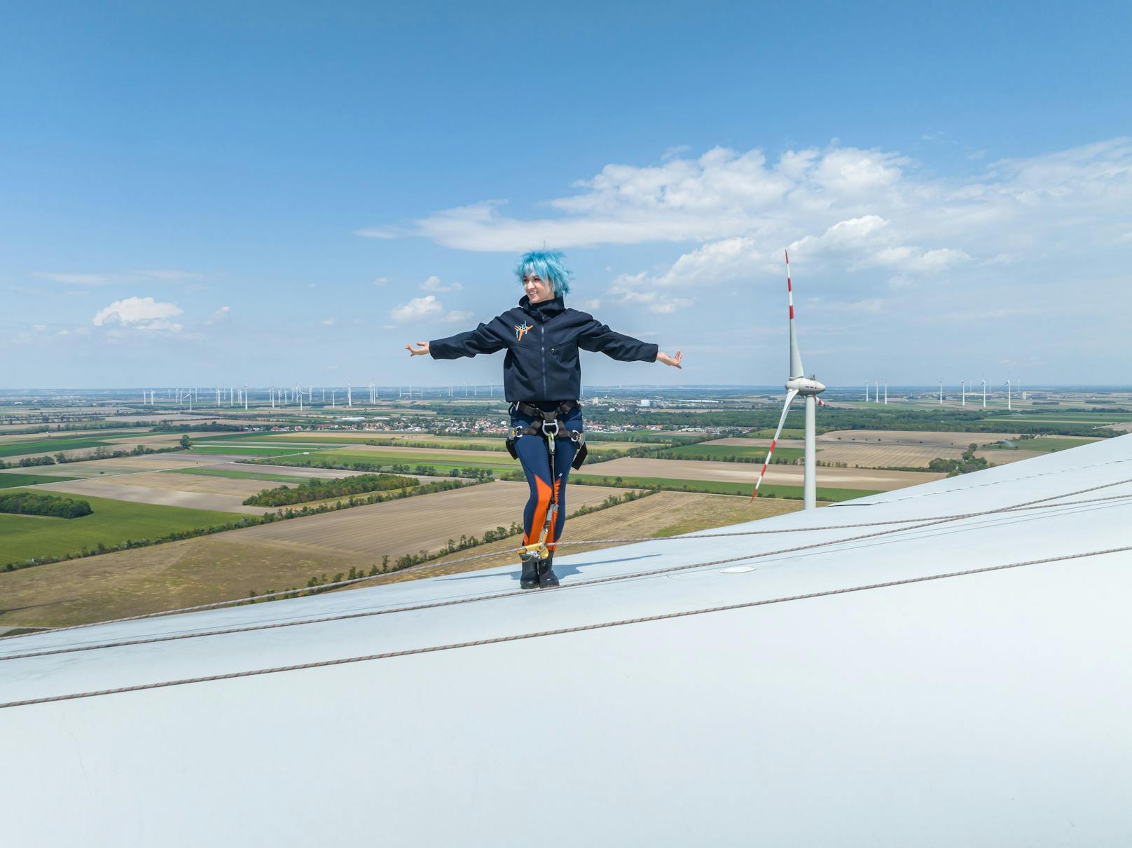 Modisch ging es auf einem Windrad von Wien Energie mit einer Nabenhöhe von 135 m und einem Rotordurchmesser von 101 m in Andlersdorf zu.