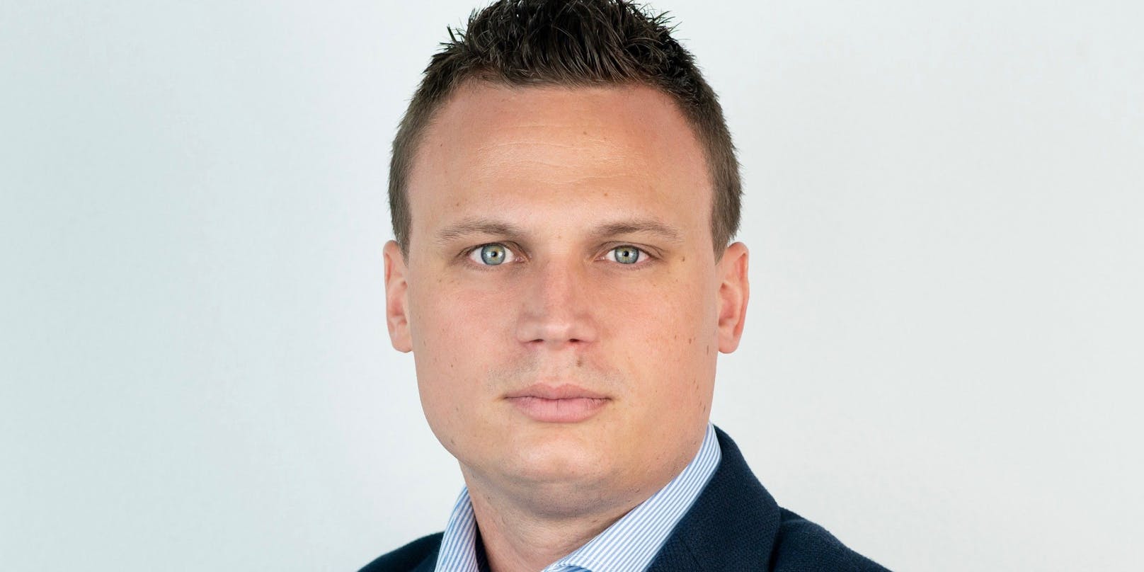 Andreas Bors (FPÖ) lehnt den Regenbogen-Zebrastreifen ab.
