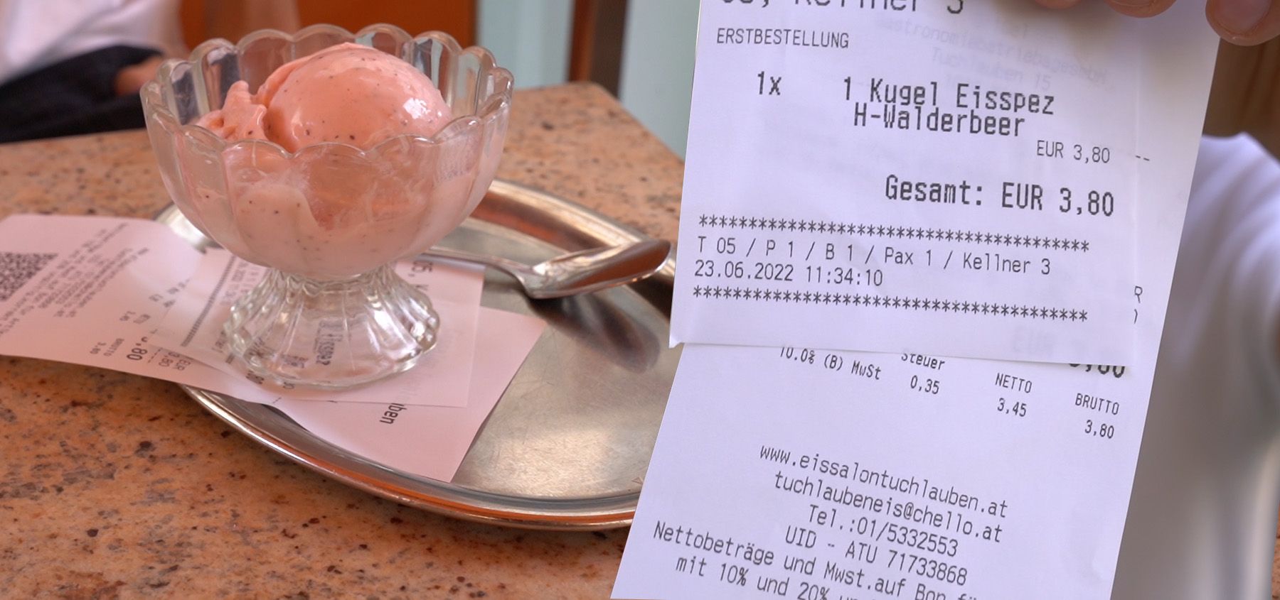 Die Sorte Walderdbeer ist besonders aufwendig in der Produktion und im Lokal zahlt man den Service mit.