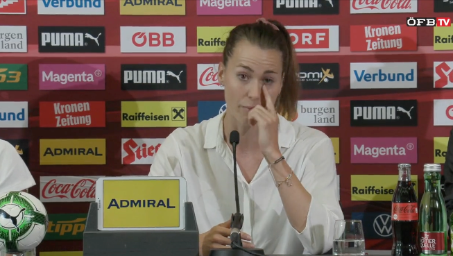 Viktoria Schnaderbeck hört mit dem Fußball auf.