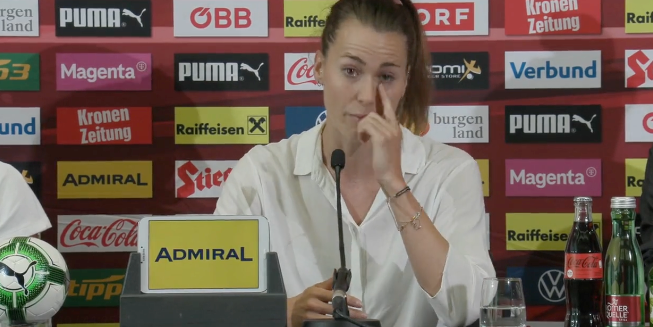Viktoria Schnaderbeck hört mit dem Fußball auf.