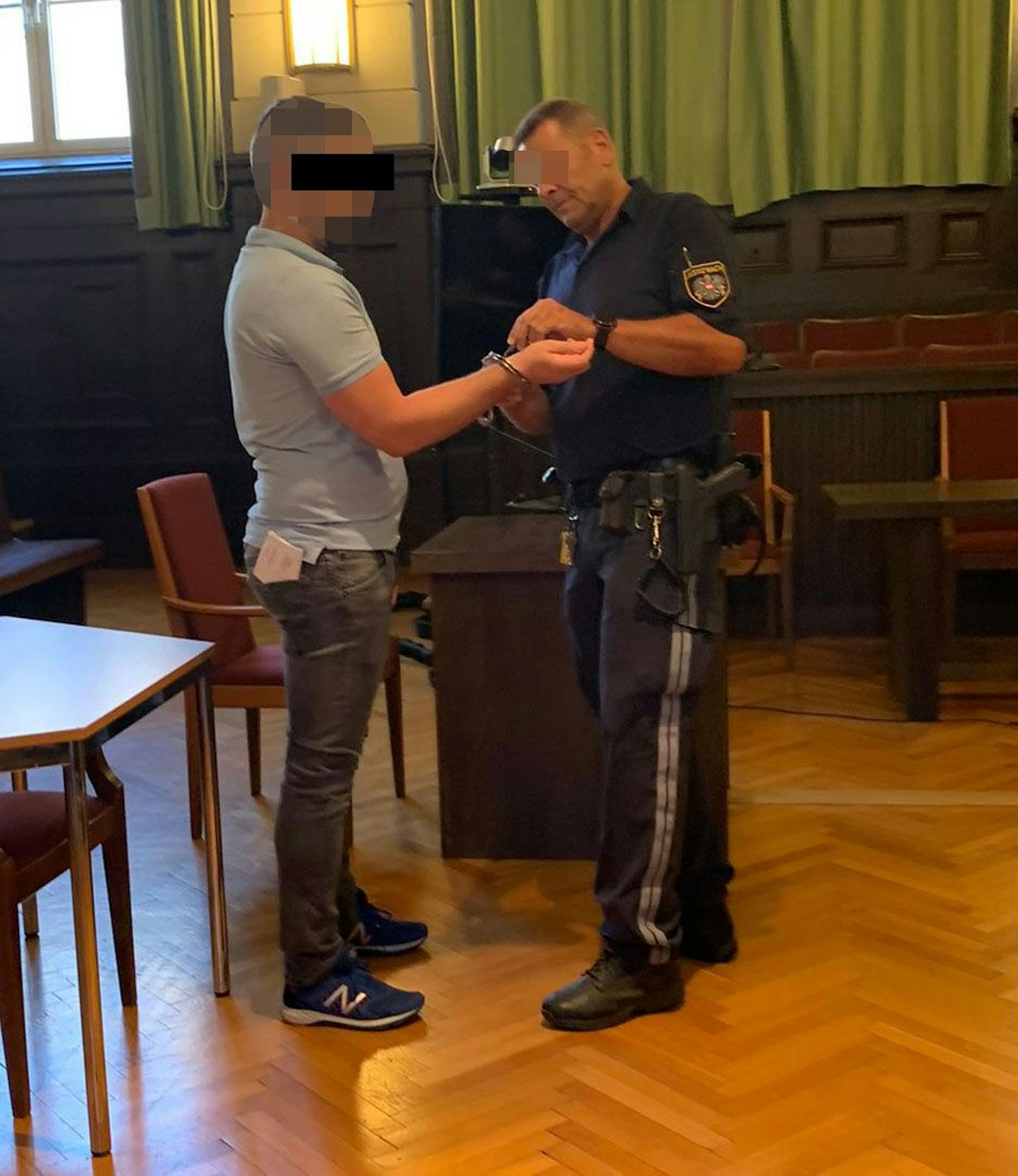 Der Angeklagte vor Gericht in St. Pölten.