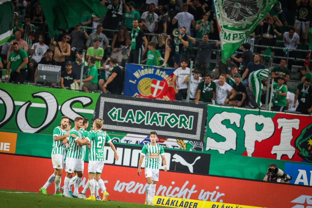 Rapid jubelt über das 1:0 durch Marco Grüll.