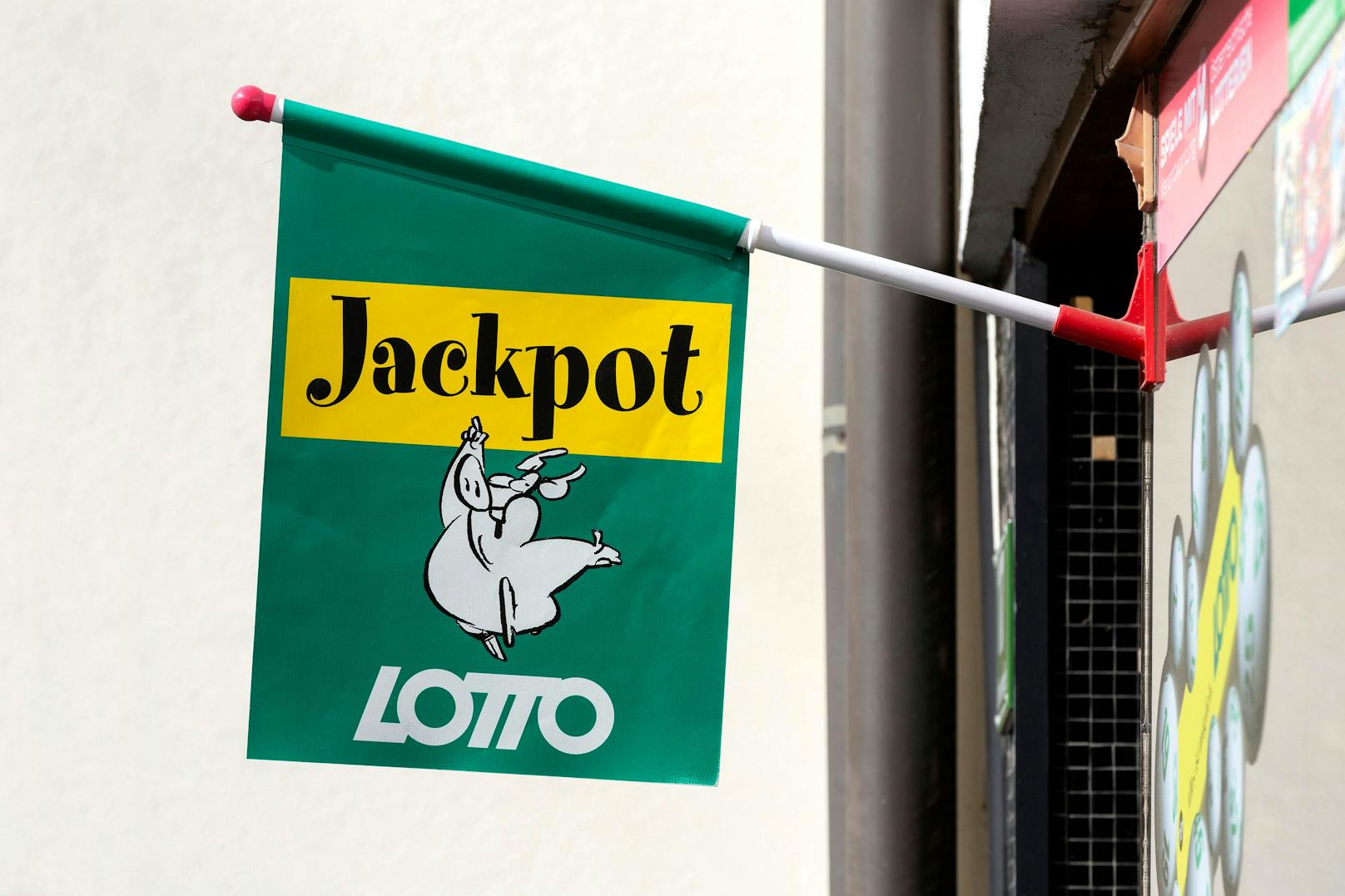 Ein Linzer erspielte beim Lotto 1,5 Millionen Euro; jetzt hat er sich gemeldet.