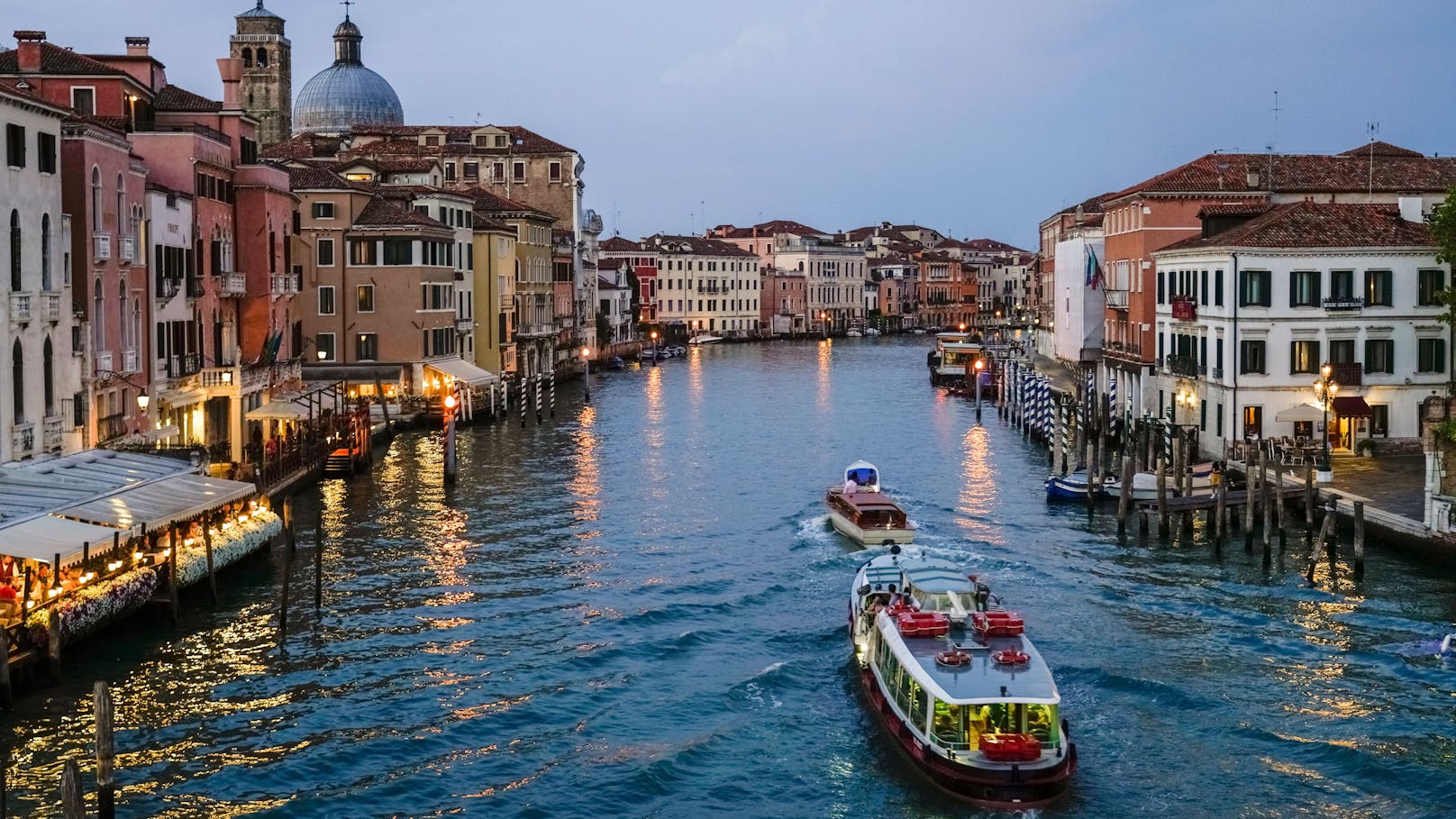 Der Canal Grande ist eine der bekanntesten Sehenswürdigkeiten Venedigs.