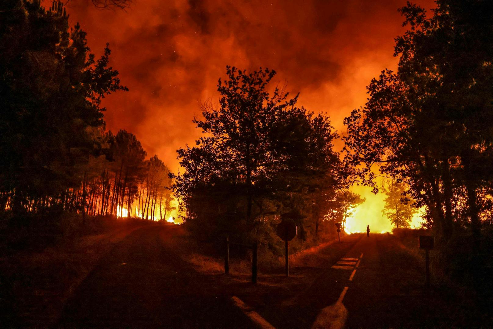 Seit Dienstag brannten mehr als 68 Quadratkilometer im Département Gironde südlich von Bordeaux nieder.