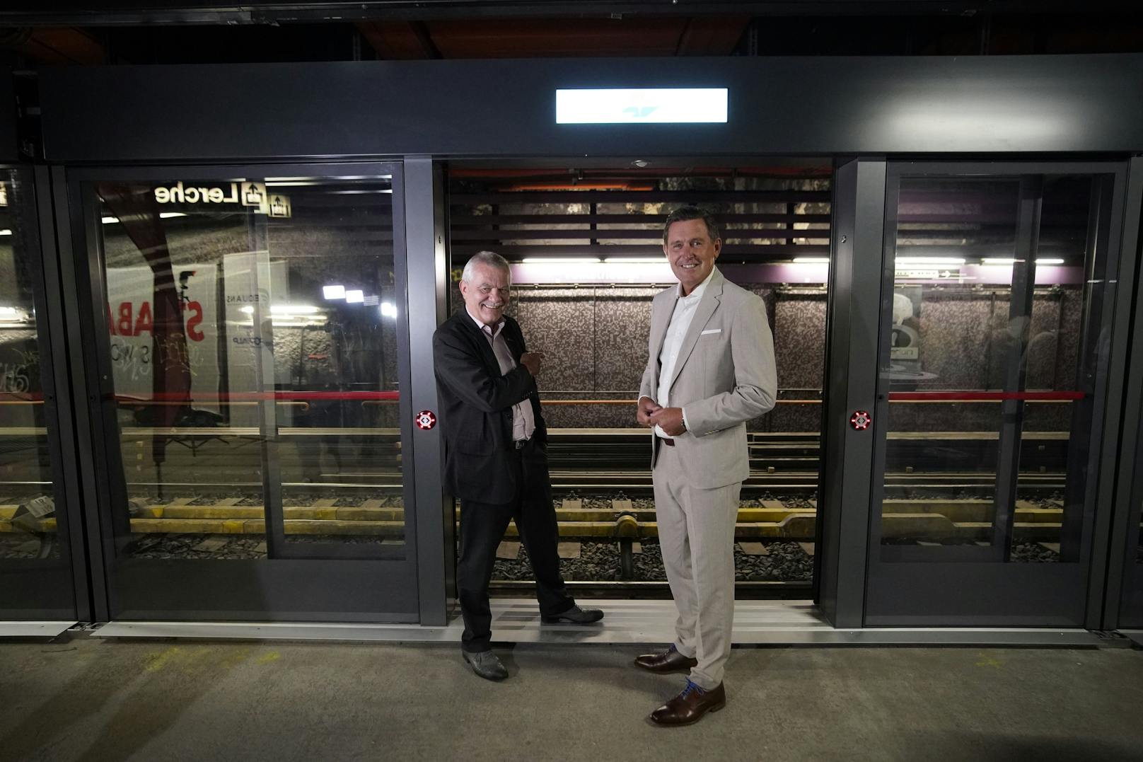 Neue Türen an U5 Station Volkstheater eröffnen Zukunft