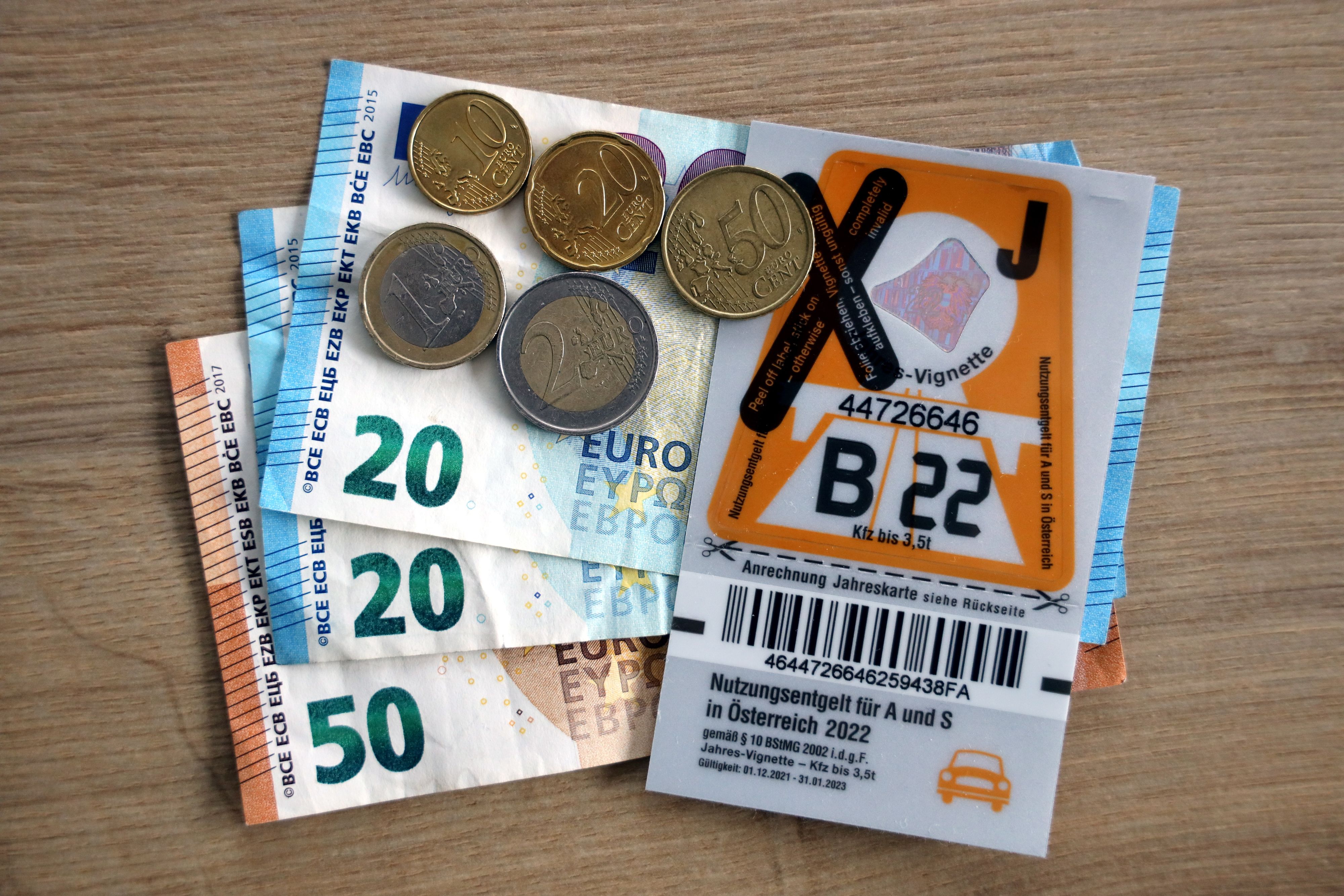 Zwischen 93 und 100 Euro würde Autofahrern so mehr zum Leben bleiben.