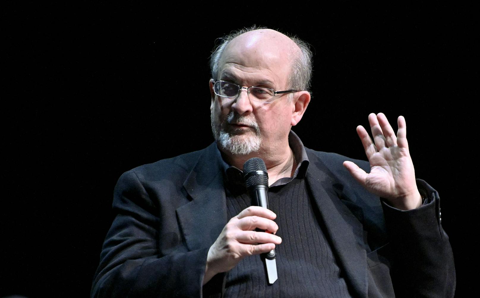 Salman Rushdie ist ein indisch-britischer Schriftsteller.