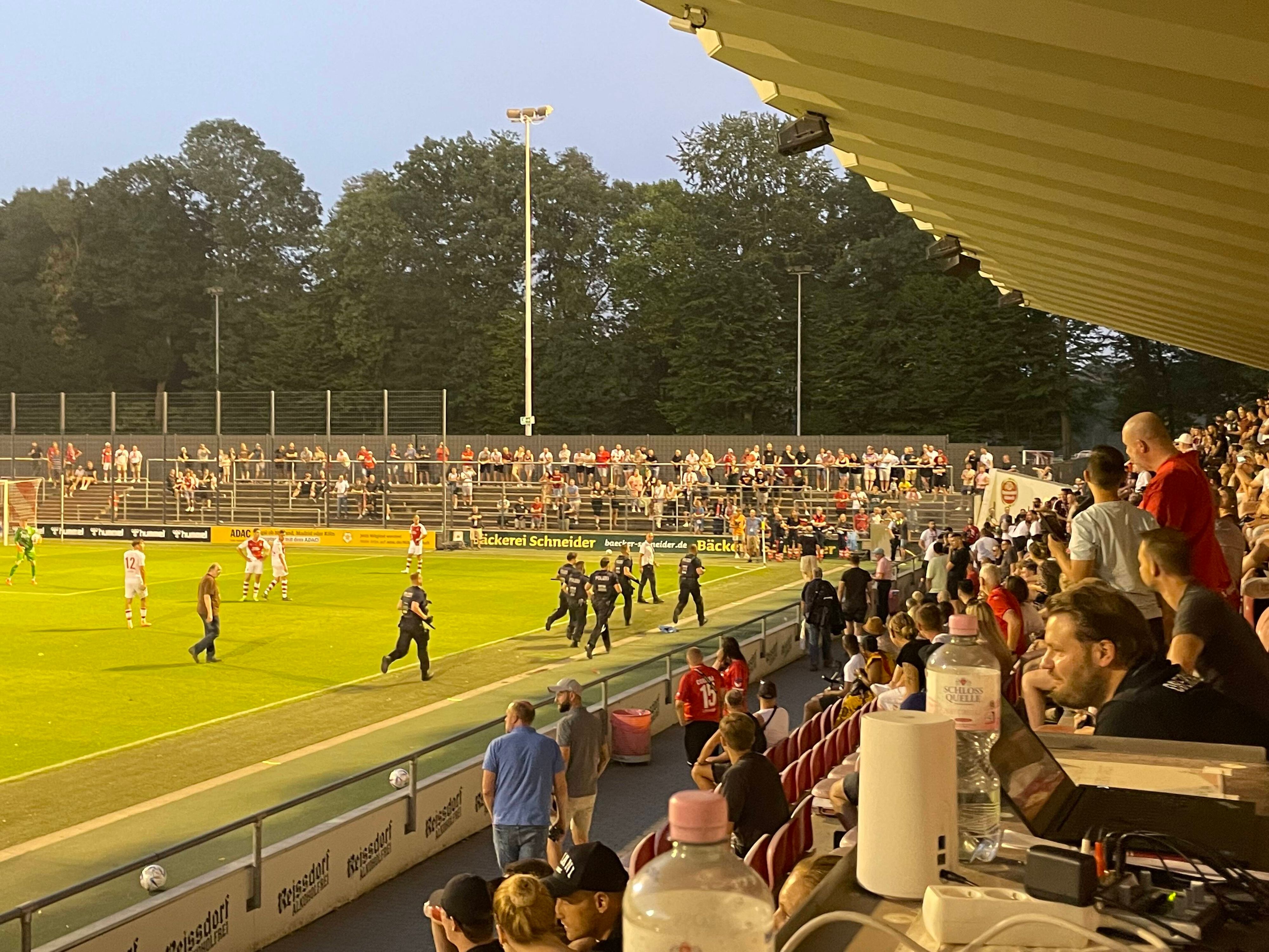 Das Spiel zwischen Oberhausen und den Amateuren des 1.FC Köln wurde abgebrochen.