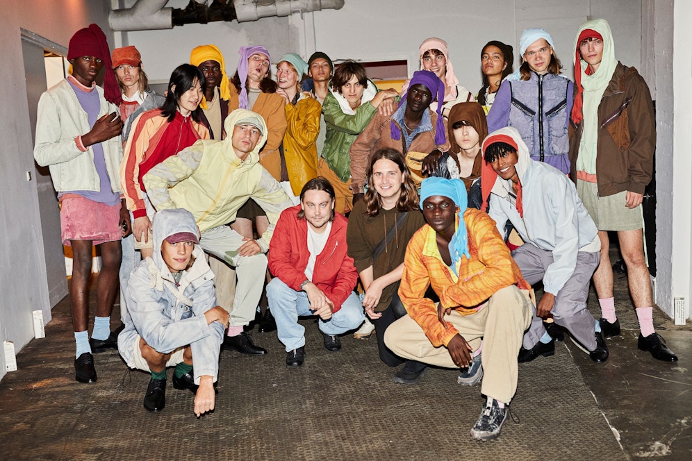 Die Designer von RANRA umringt von den Models ihrer Gewinner-Kollektion 