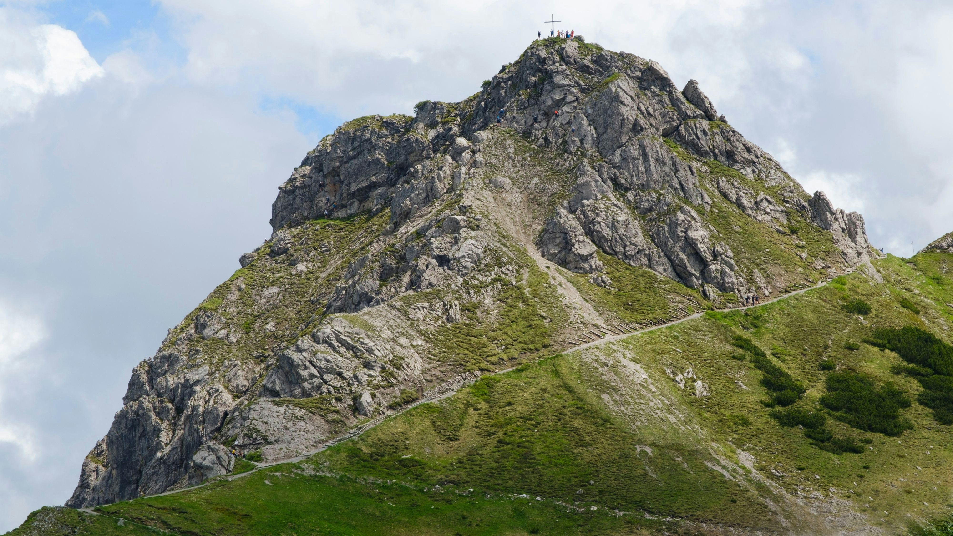 Die Freunde wanderten zum Gipfel der Kanzelwand.