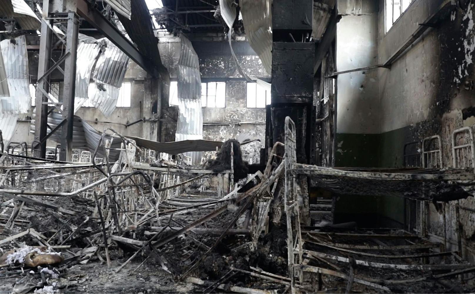 Am 29. Juli wurde das von Russland-freundlichen Separatisten kontrollierte Straflager Oleniwka im Oblast Donezk durch Explosionen und Feuer zerstört.