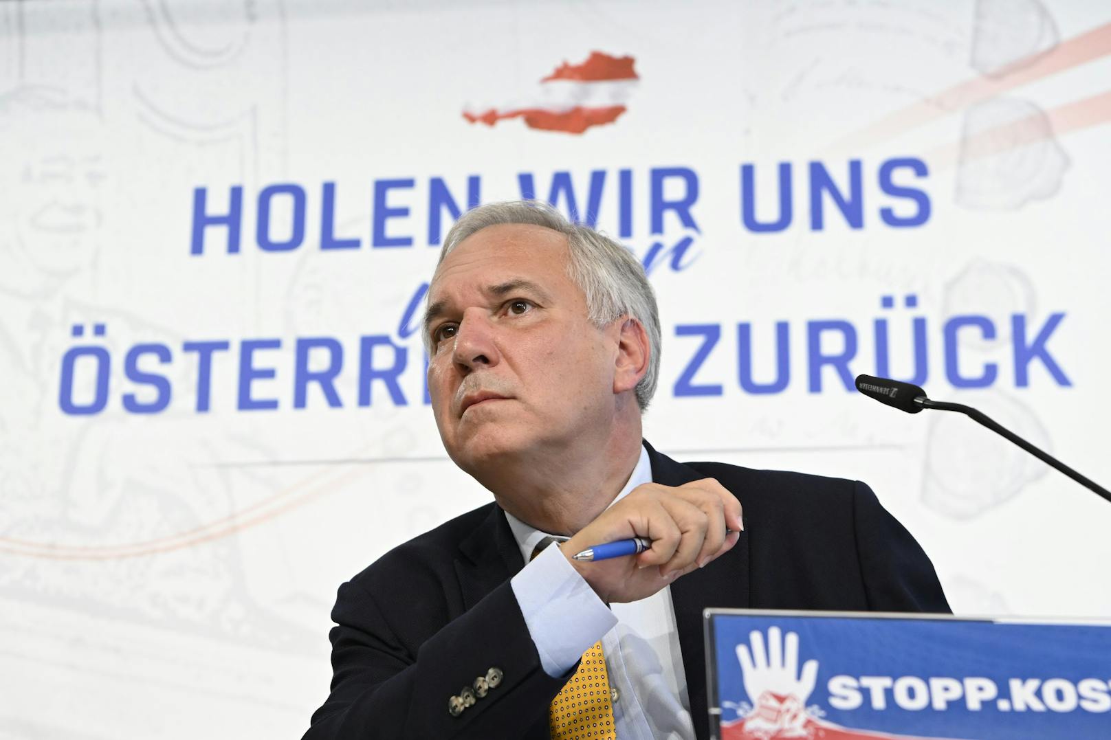 FPÖ-Kandidat Walter Rosenkranz am 9. August 2022 im Rahmen einer Pressekonferenz.
