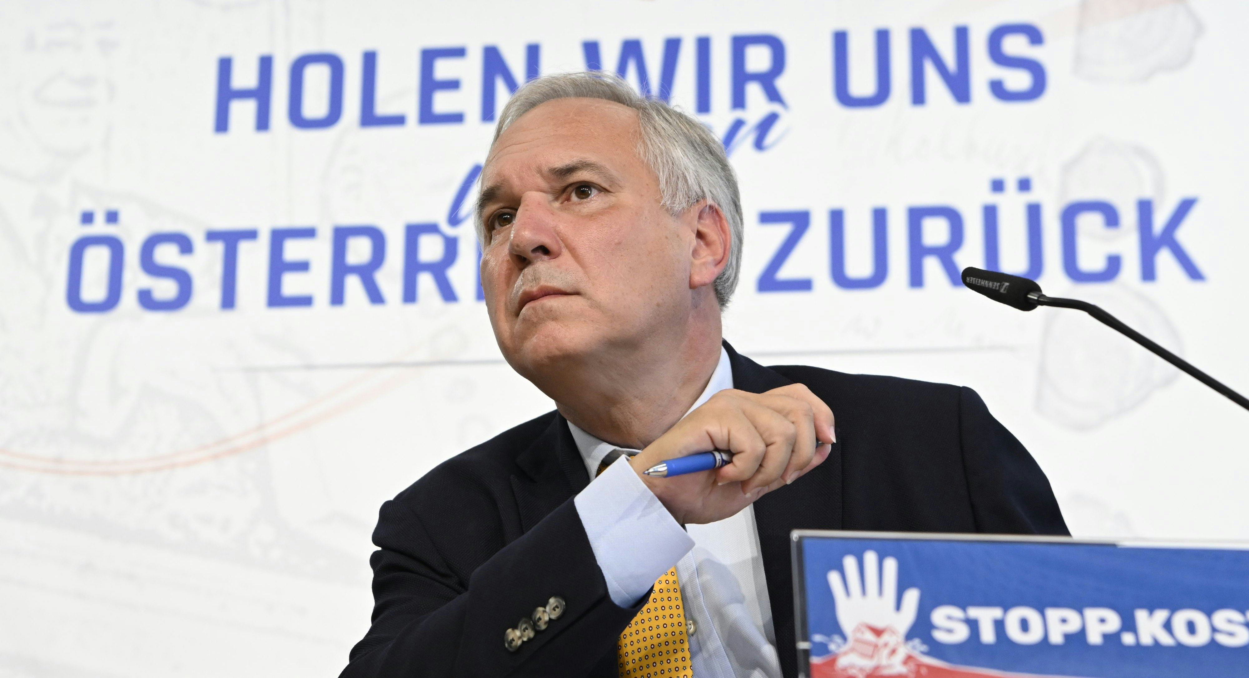 FPÖ-Kandidat Walter Rosenkranz am 9. August 2022 im Rahmen einer Pressekonferenz.