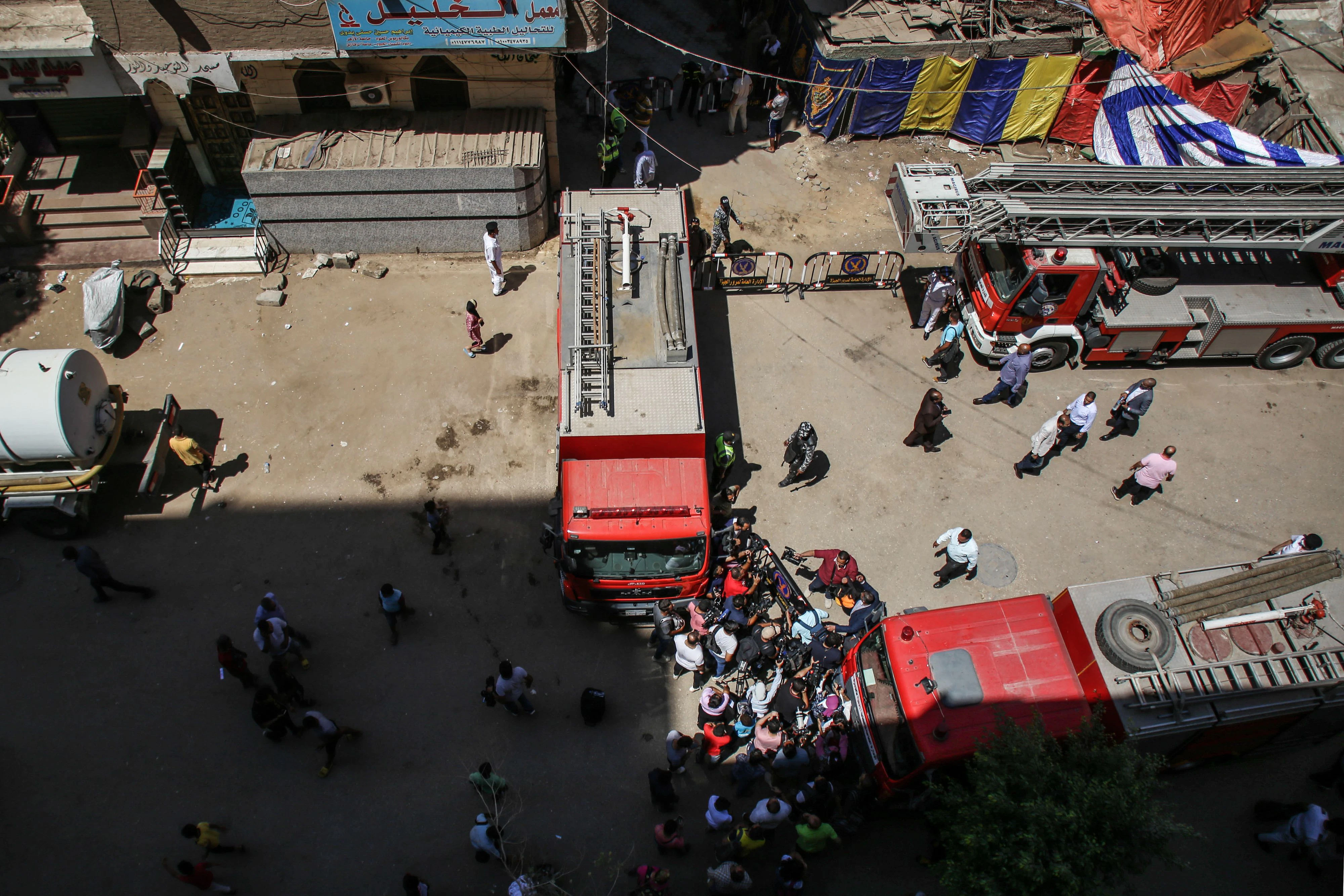 Download von www.picturedesk.com am 14.08.2022 (14:06).  14 August 2022, Egypt, Gize: Fire engines stand at the scene where a massive fire broke out during a Sunday service at the Abu Sefein Coptic church in Giza. At least 41 people have died and several were seriously injured after a mass fire broke out at the Coptic church. Photo: Mahmoud El-Khawas/dpa - 20220814_PD2929 - Rechteinfo: Rights Managed (RM)