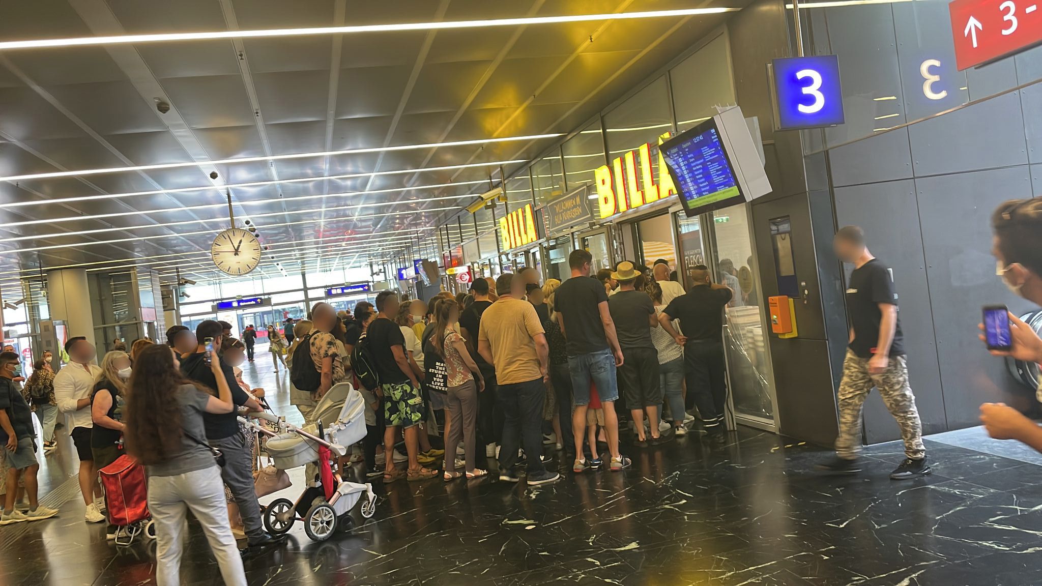 Kurz vor 13 Uhr ging am Praterstern nichts mehr. 