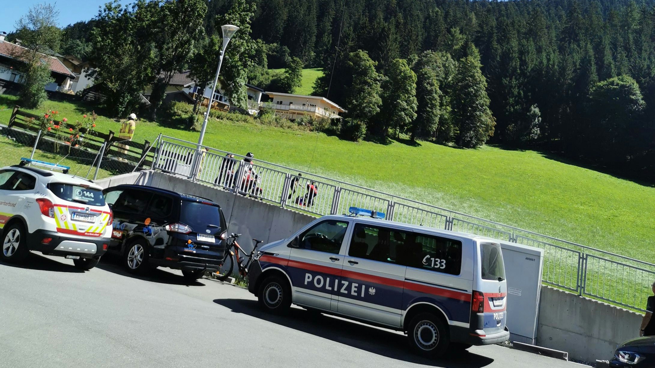 Bergung der verunglückten Frau durch Polizeihubschrauber-Fotocredit: ZOOM.TIROL 