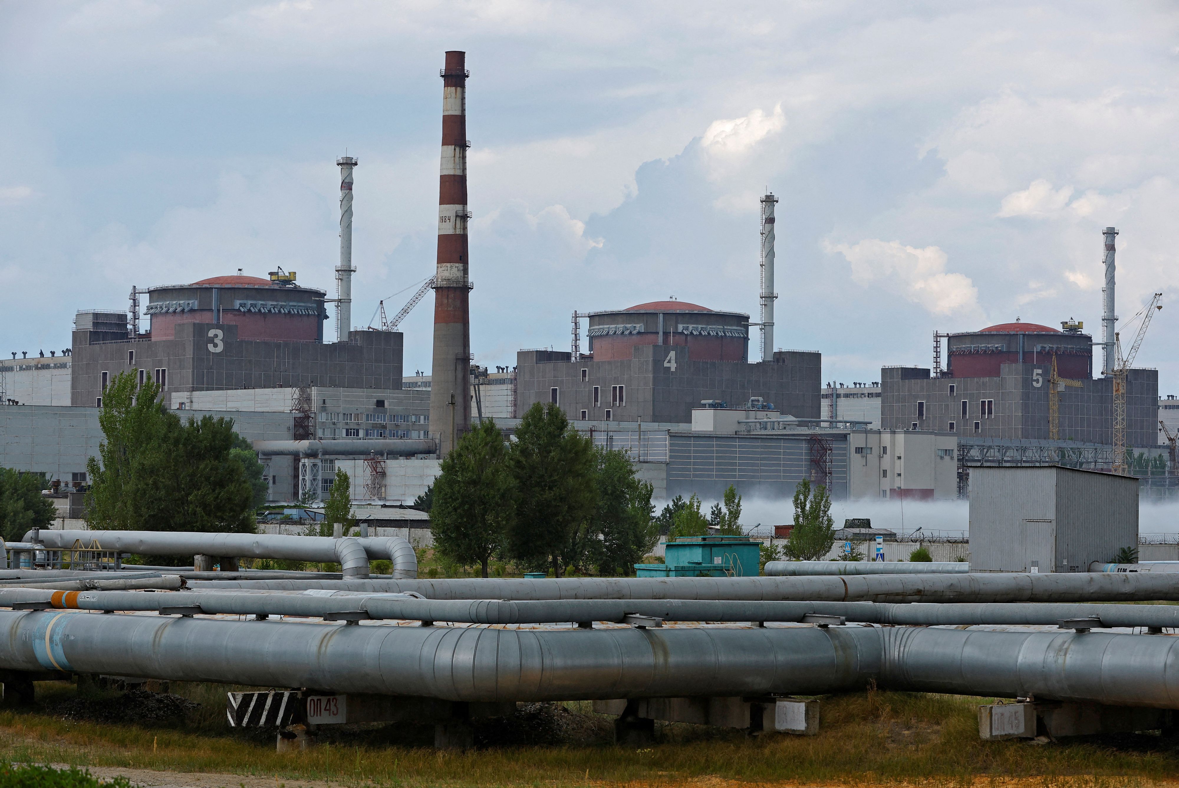 A view shows the Zaporizhzhia Nuclear Power Plant in the course of Ukraine-Russia conflict outside the Russian-controlled city of Enerhodar in the Zaporizhzhia region, Ukraine August 4, 2022. REUTERS/Alexander Ermochenko