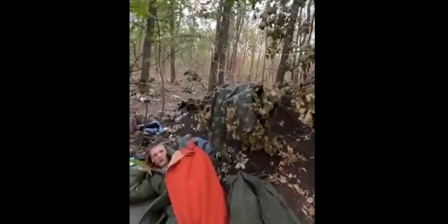 Zu diesem Zeitpunkt wurde sein Lager schon eingenommen. Einer der Soldaten filmte die Begegnung.