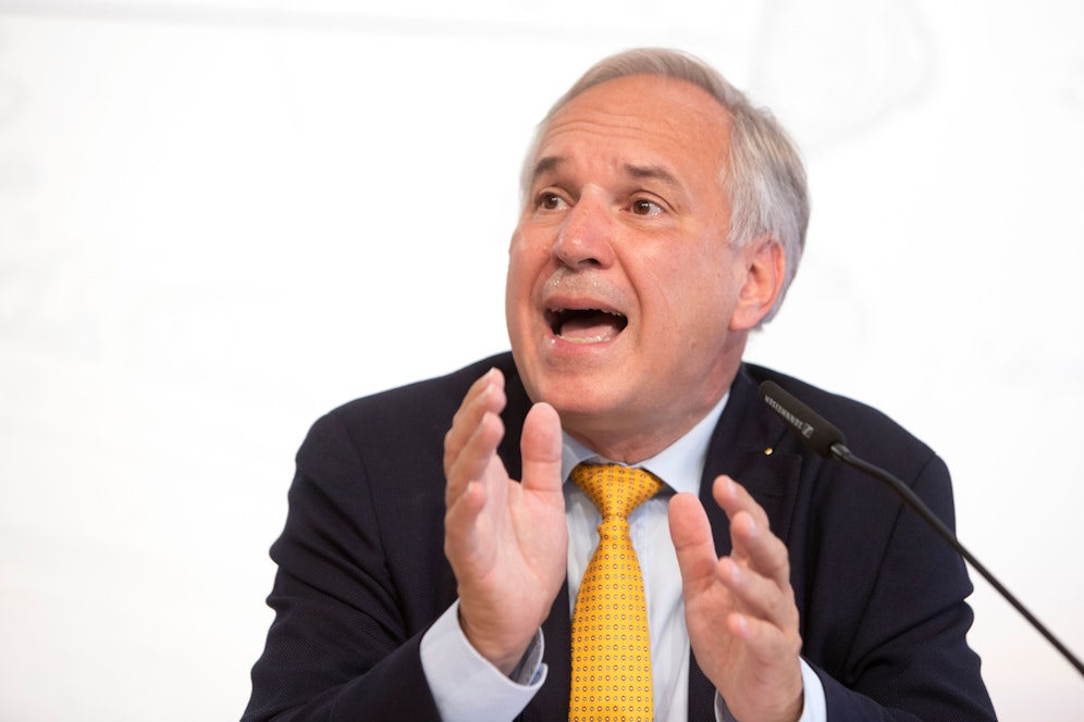 Präsidentschaftskandidat Walter Rosenkranz übt scharfe Kritik an Bundespräsident Van der Bellen.