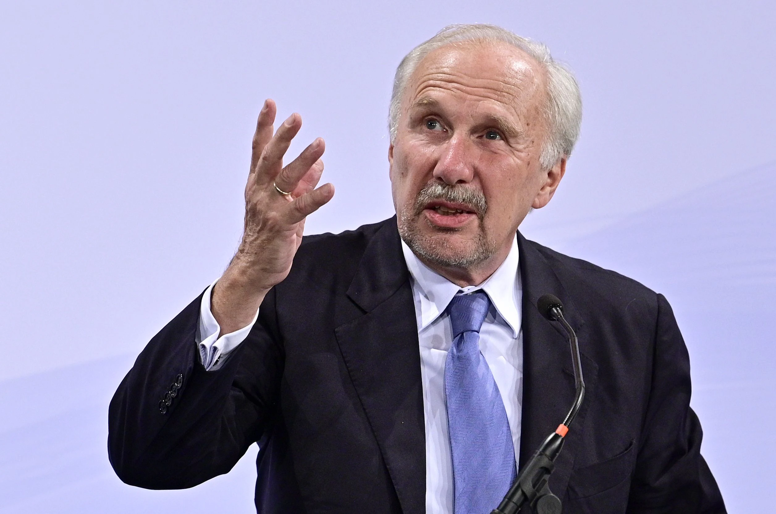 Ex-ÖNB Gouverneur Ewald Nowotny spricht sich gegen die Einführung der CO2-Steuer aus. Archivbild. 