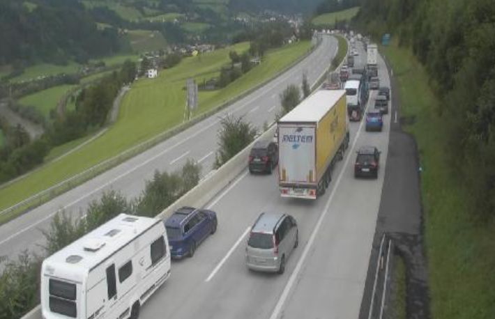 Total-Sperre! Riesen-Stau Auf Der Tauernautobahn (A10) | Heute.at