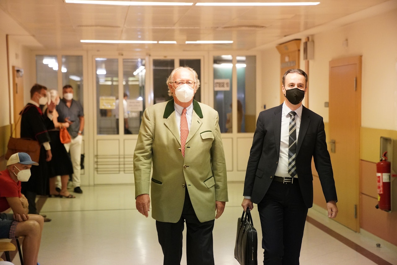 Heute.at - Graf Lobby steht wegen Geldwäsche vor dem Richter