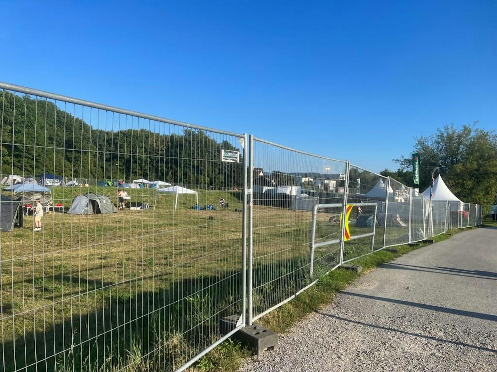 Die ersten Zelte wurden bereits aufgebaut