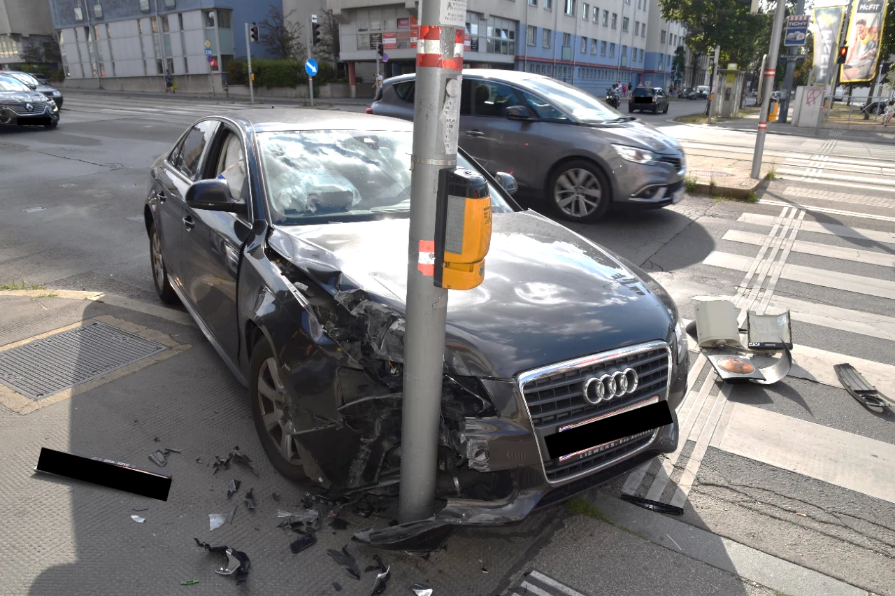 Am Montag kam es auf der Laxenburger Straße in Wien-Favoriten zu einem heftigen Verkehrsunfall. 