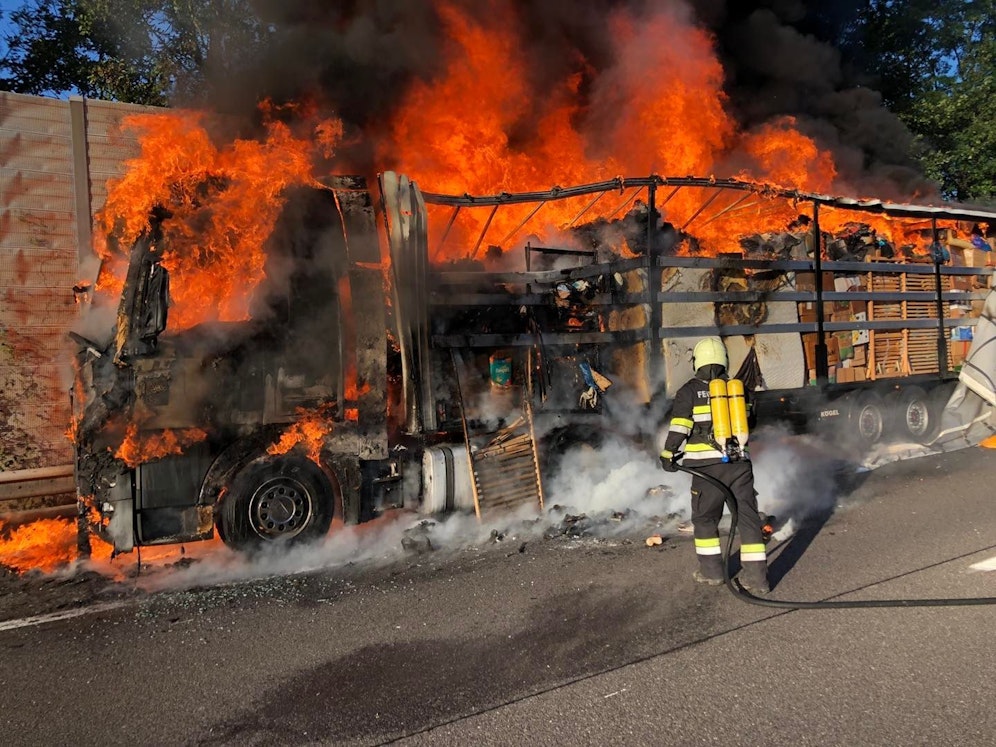 Am Mittwoch kam es auf der Wiener Außenring Autobahn zu einem Lkw-Brand. 