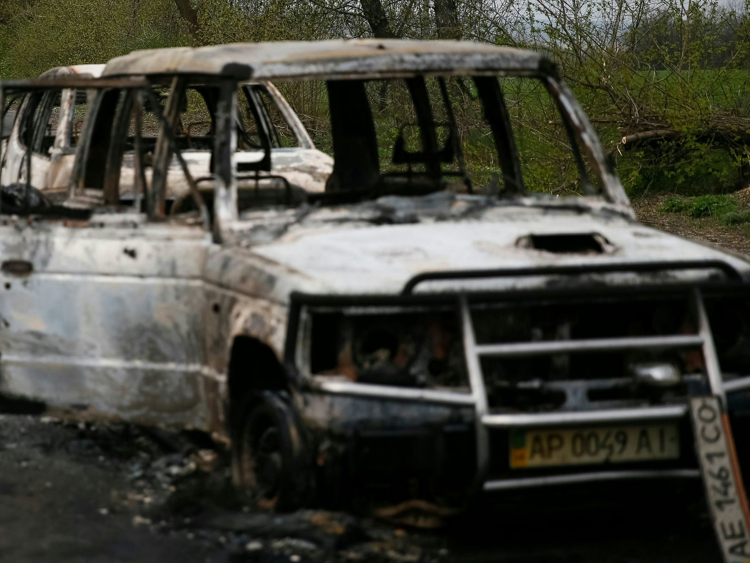 Verbrannte Autos nach Kämpfen rund um Slaviansk in der Ukraine. Archivbild