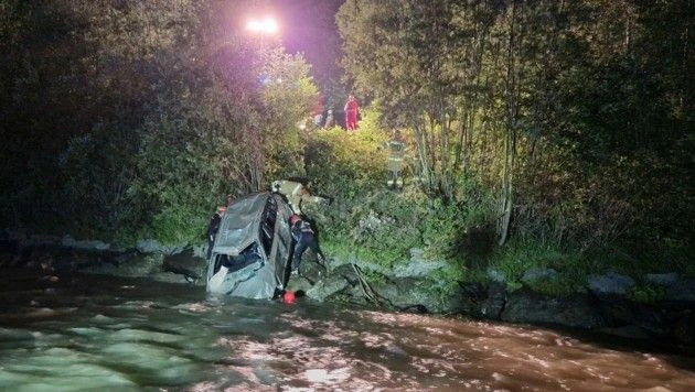 Der Lenker hatte riesiges Glück im Unglück, wurde nur leicht verletzt.