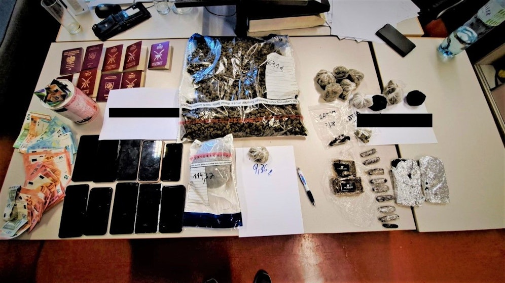 Die Polizei konnte einiges an Beweismaterial sicherstellen. 