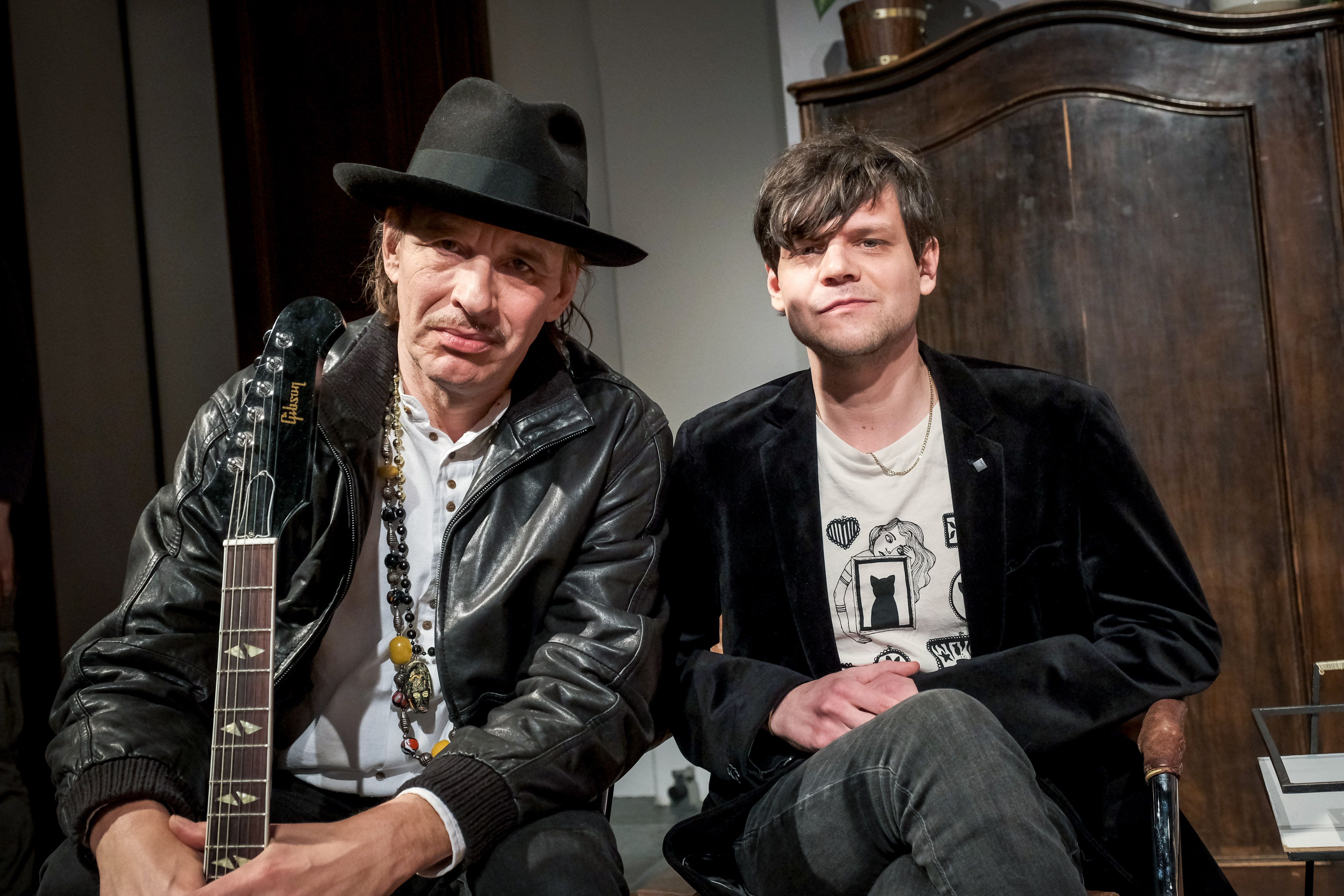 Download von www.picturedesk.com am 17.08.2022 (09:31).  "Willkommen Österreich mit Stermann & Grissemann"  Im Bild:  Ernst Molden, der Nino aus Wien. SENDUNG: ORF eins - DI - 20.04.2021 - 22:00 UHR. Foto: ORF/Hans Leitner. - 20210420_PD1674 - Rechteinfo: Rights Managed (RM)