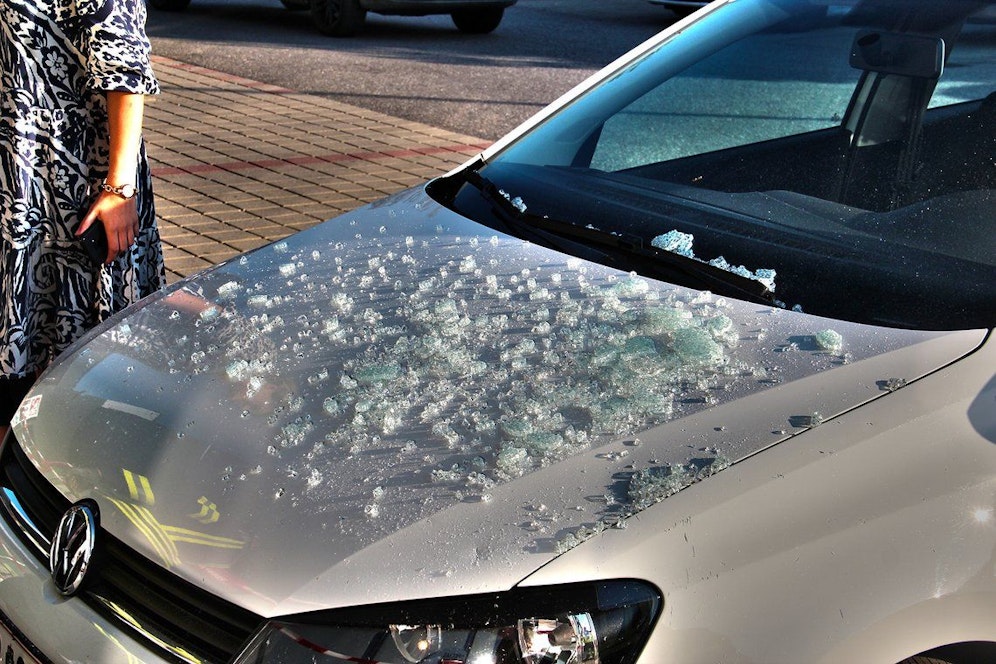 Die Lenkerin fuhr in die Auslage einer Drogeriefiliale.